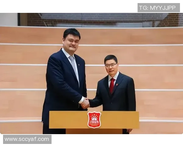 姚明亲临现场观看国足比赛引发球迷热议与期待