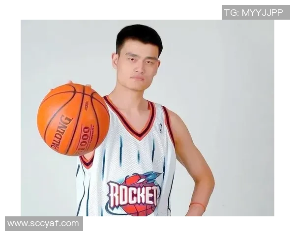 姚明在篮球场上展现疯狂运球技巧引发全场惊叹的精彩瞬间