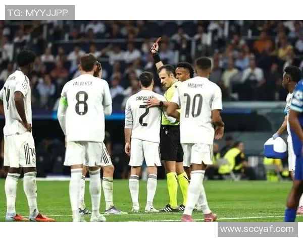 英超激战：多特蒙德大胜皇马红牌争议引发全场热议