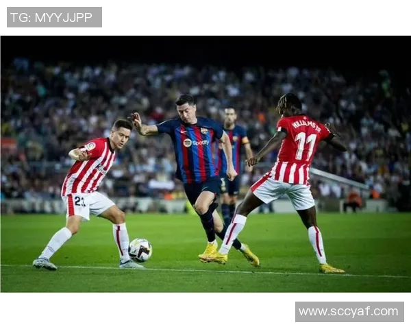 西甲精彩对决拜仁与曼联1比1平局逆转瞬间引发全场欢呼